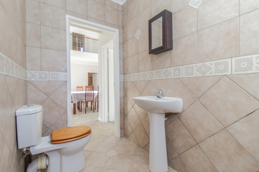 To Let 6 Bedroom Property for Rent in Bettys Bay Western Cape